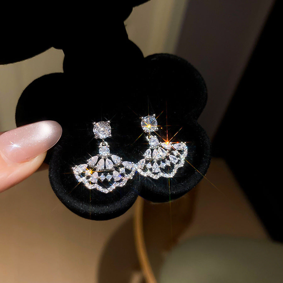 A2廠 韓國韓版鏤空鋯石扇形銀針耳環 批發 折扣@洽客服 25.11.W2「HE29087」