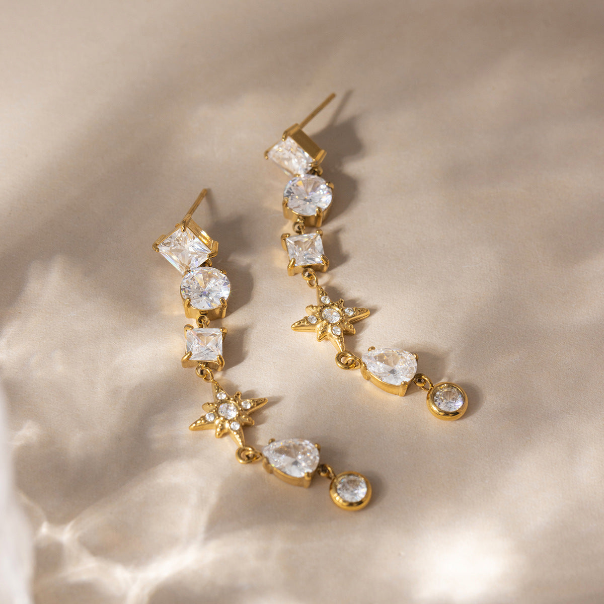 B廠 歐美款 鋯石八芒星流蘇鈦鋼鍍18K金耳環 批發 折扣@洽客服  26.02.W3「JDE0311128」