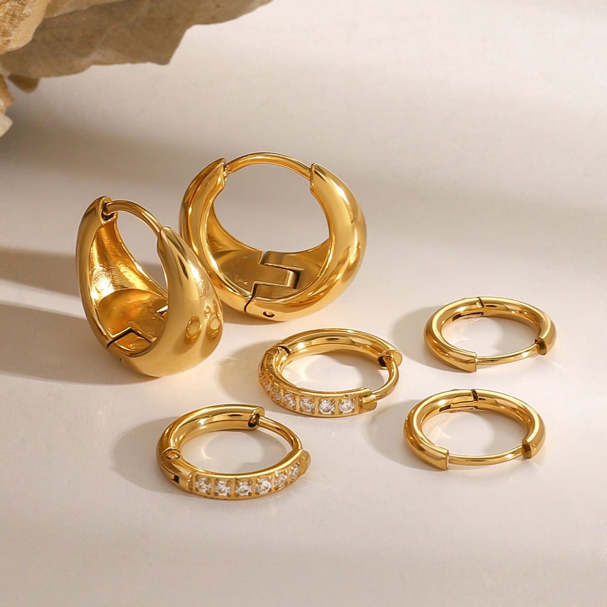 B廠 歐美款【超值三對/組】GRACE 鈦鋼鍍18K金耳環批發 折扣@洽客服 26.03.W4 「JDE2409025」