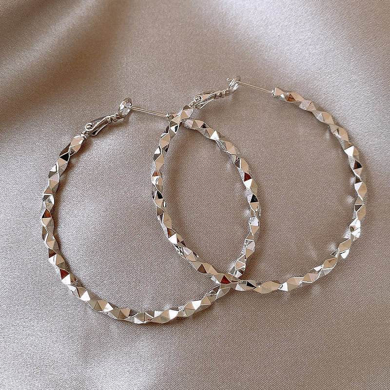 A2廠 韓國韓版扭曲菱形波浪耳圈 批發 折扣@洽客服 25.11.W3「HE22741」