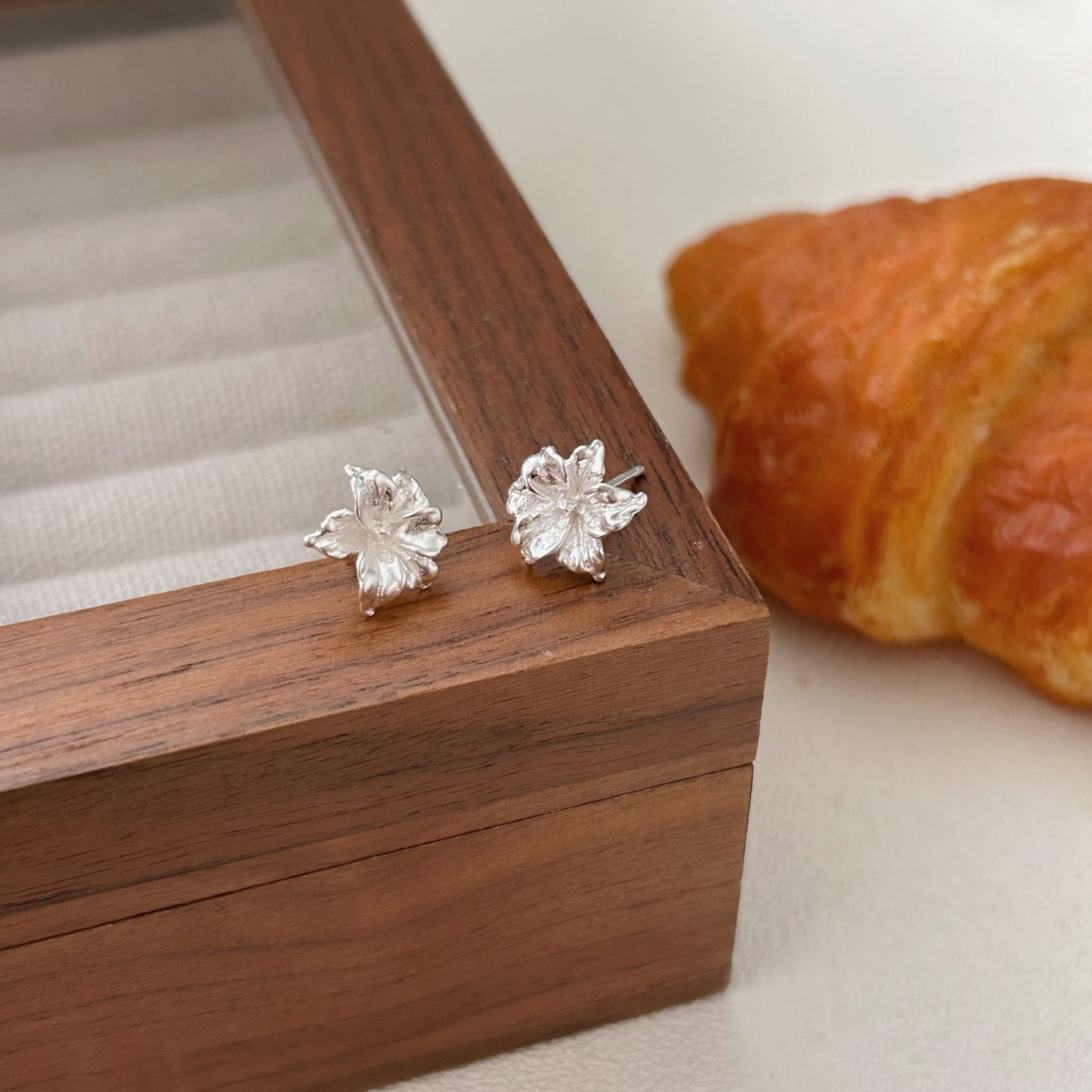 C3廠 韓版重工極簡山茶花S925純銀耳環 批發 折扣@洽客服 25/11.W4「HES419」