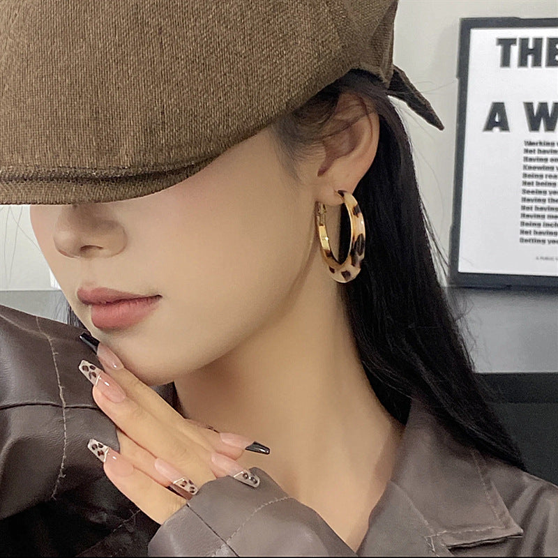 A2廠 韓國韓版豹紋樹脂耳圈 批發 折扣@洽客服 25.11.W3「HE22567」