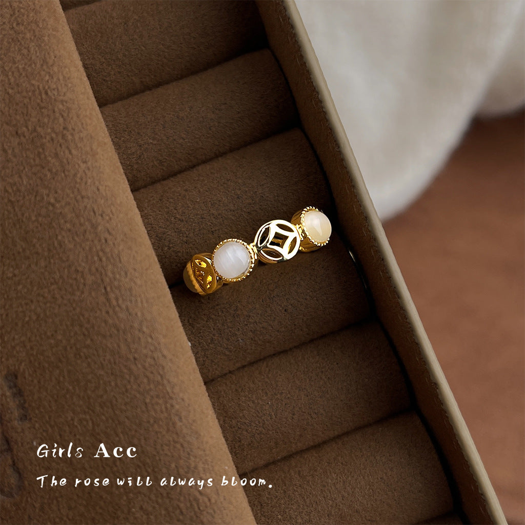 A廠 銅鍍18K金 ｜日韓款鏤空錢幣玻璃貓眼石戒指「7241」