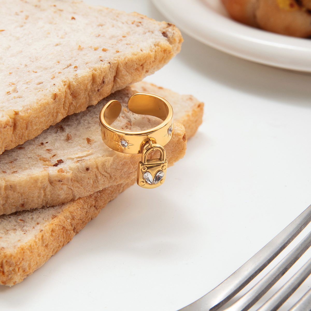 B廠 歐美款 CAMILA 鈦鋼鍍18K金戒指 批發 折扣@洽客服 25.11.W2 「JDR0207012」