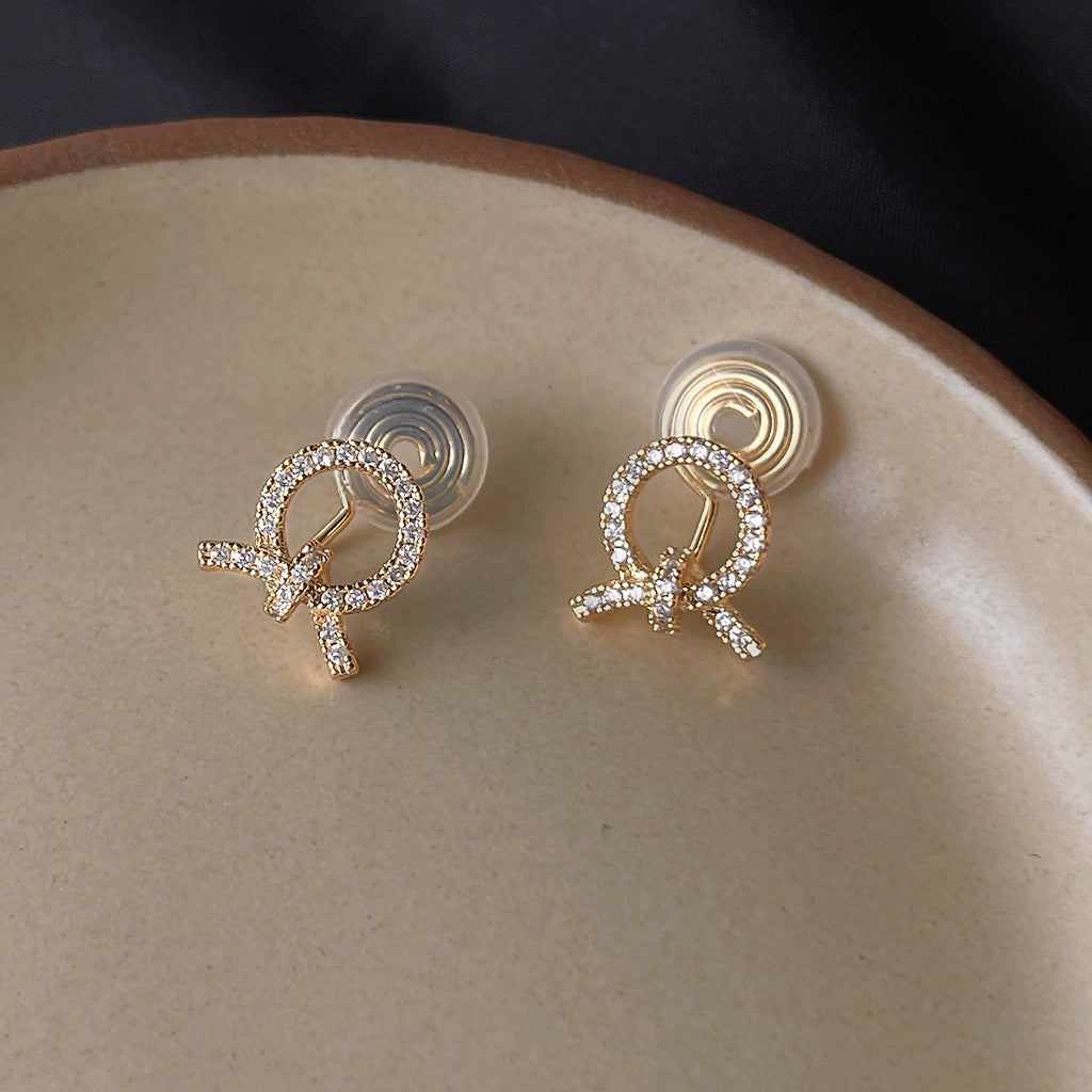 A廠 日韓款 交叉幾何鋯石蚊香盤耳夾 批發 折扣@洽客服 25.10.W5「C-843」