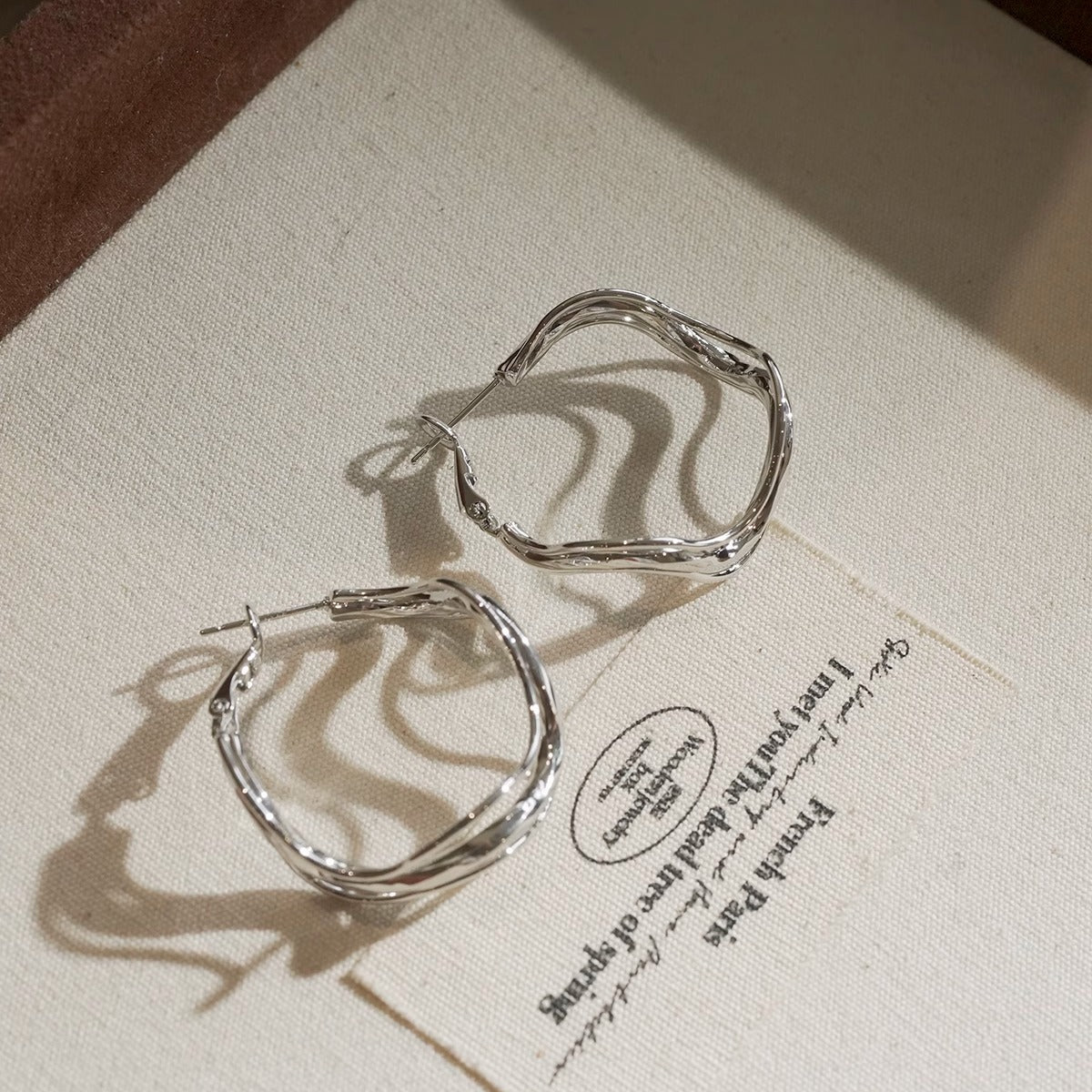 A2廠 韓國韓版不規則幾何扭曲圓形耳圈 批發 折扣@洽客服 25.10.W3「HE28799」