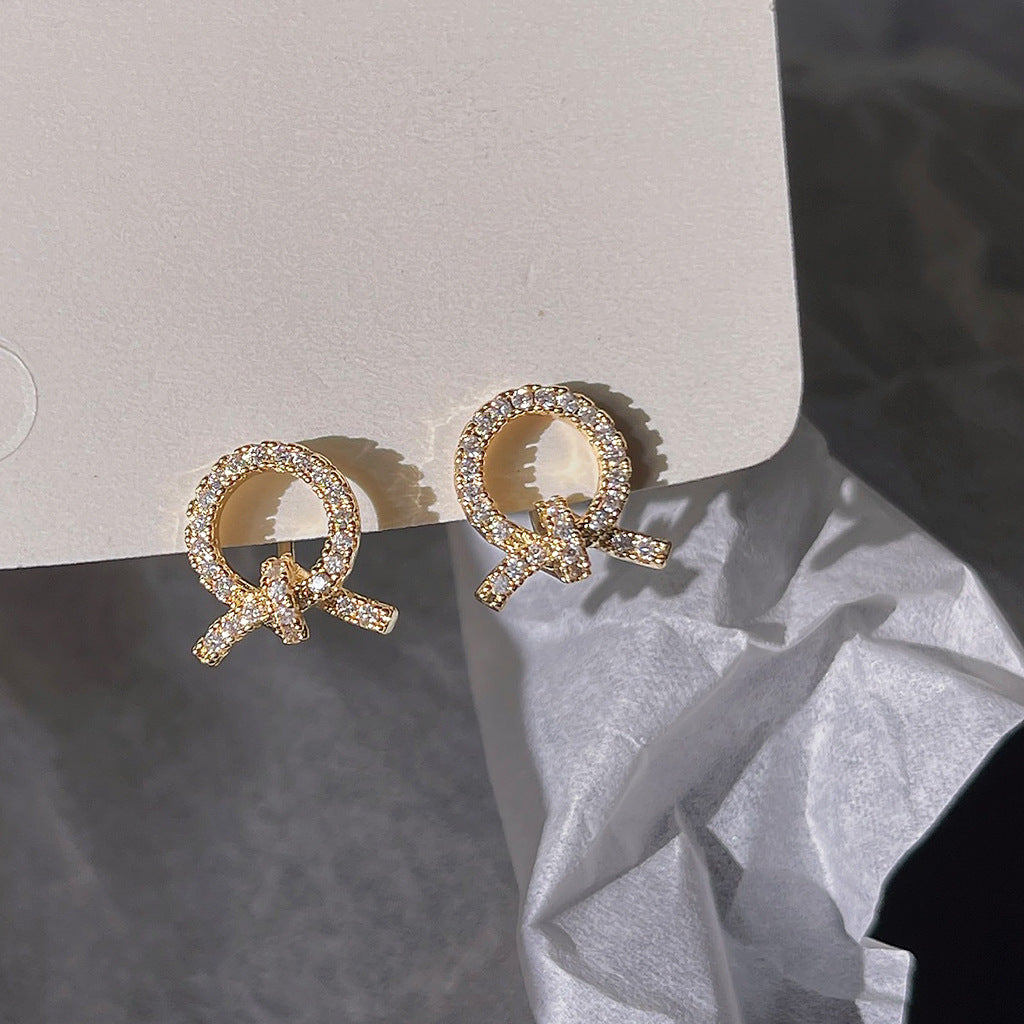 A廠 日韓款 交叉幾何鋯石蚊香盤耳夾 批發 折扣@洽客服 25.10.W5「C-843」