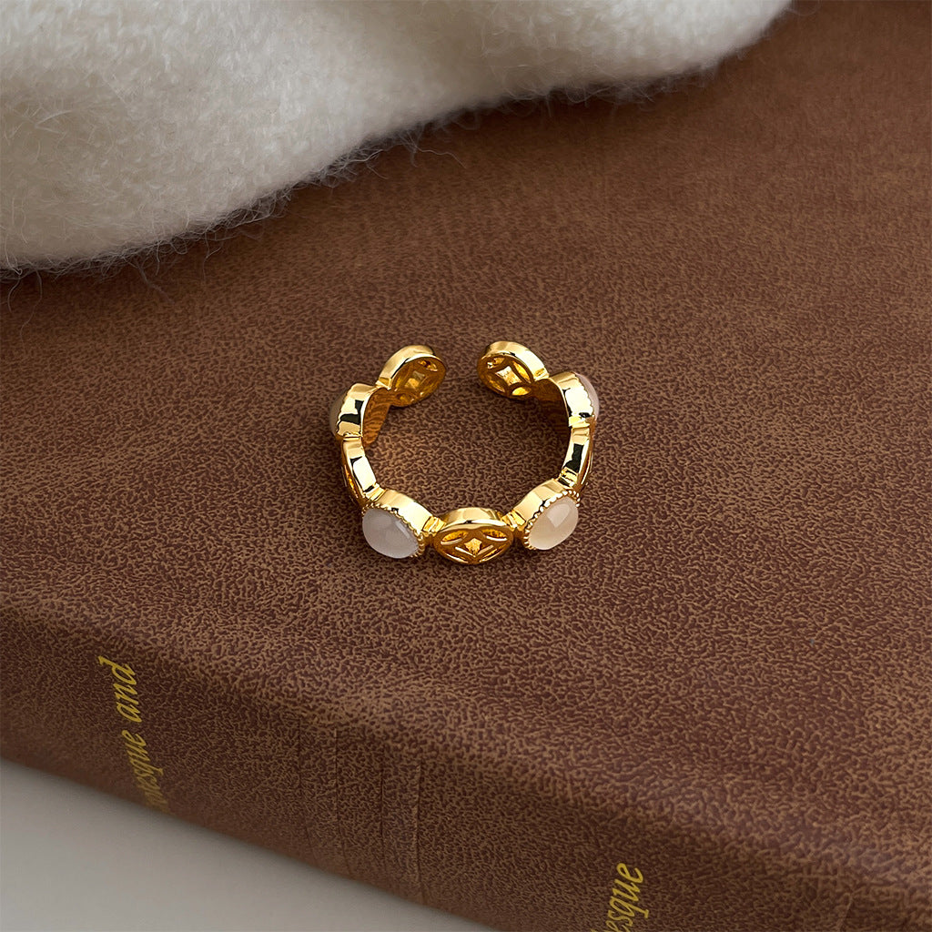 A廠 銅鍍18K金 ｜日韓款鏤空錢幣玻璃貓眼石戒指「7241」