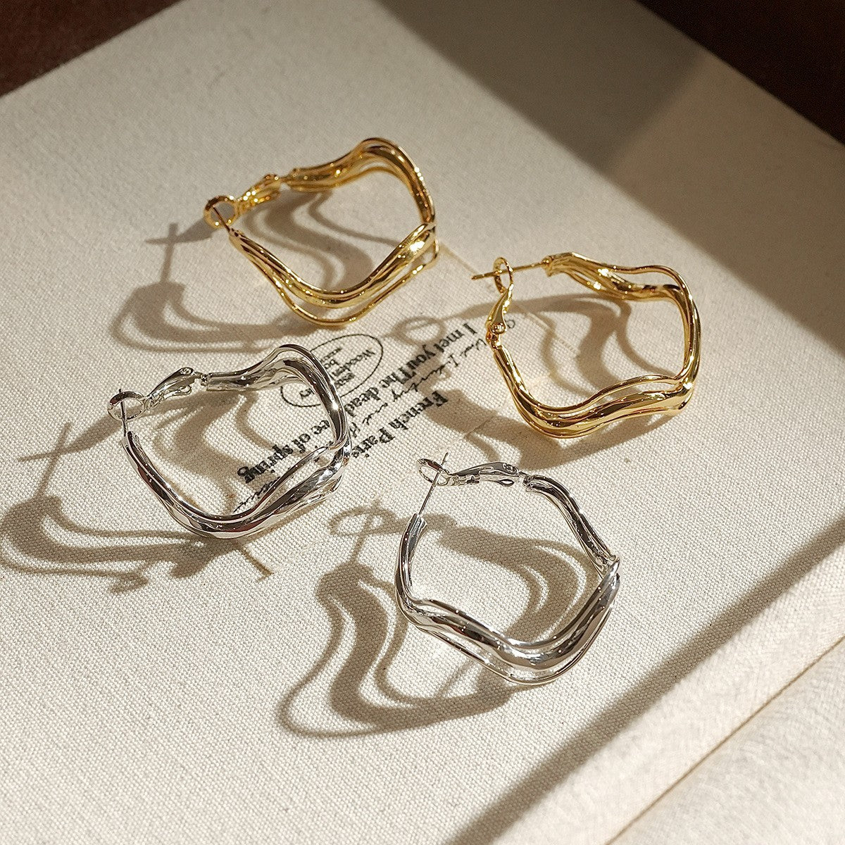 A2廠 韓國韓版不規則幾何扭曲圓形耳圈 批發 折扣@洽客服 25.10.W3「HE28799」