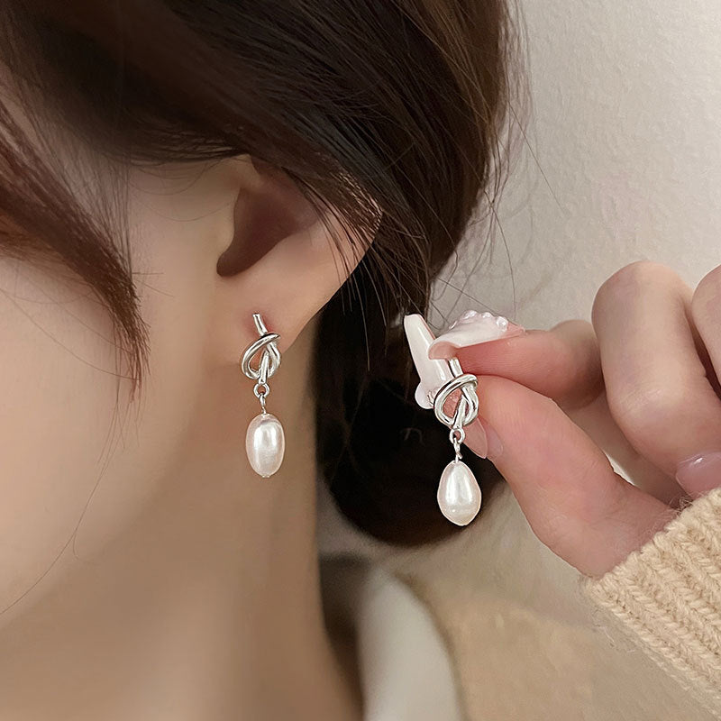 C廠【YC7459E】C廠-S 2023年夏季新款打結珍珠耳釘法式複古輕奢感耳飾女